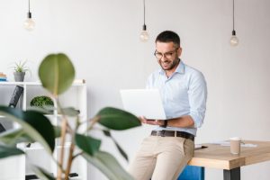 الشك في الناس - A man seeking repentance in front of a laptop screen.