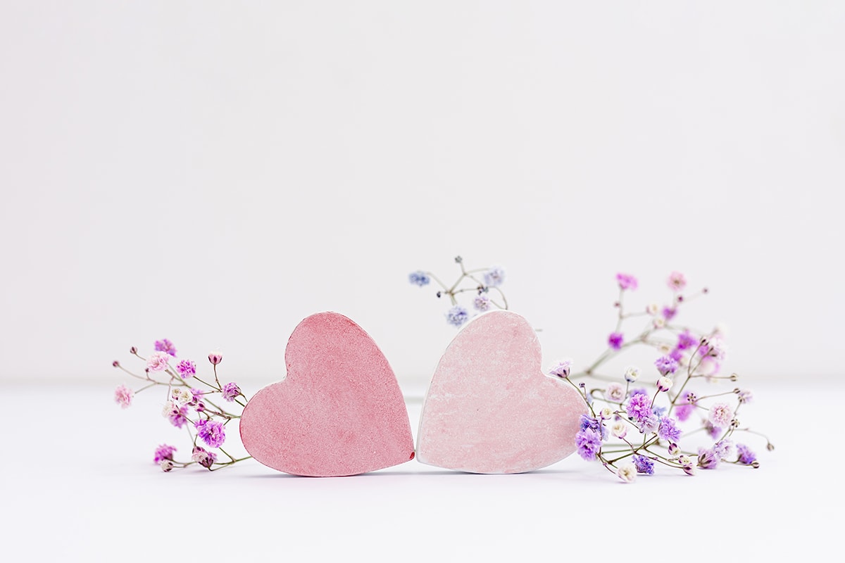 هلوسة جنسية -Two pink heart shapes on a white background.